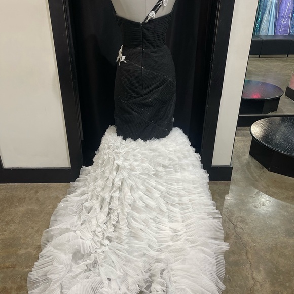 Ashley Lauren Formal 11232 Sz 16 - Picture 2 of 7